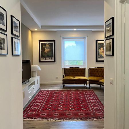Apartment On The Square โรม ภายนอก รูปภาพ
