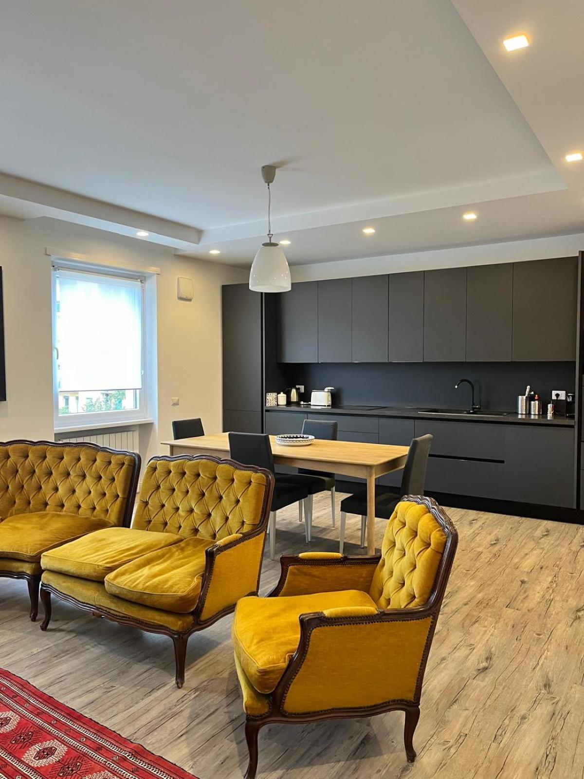 Apartment On The Square โรม ภายนอก รูปภาพ
